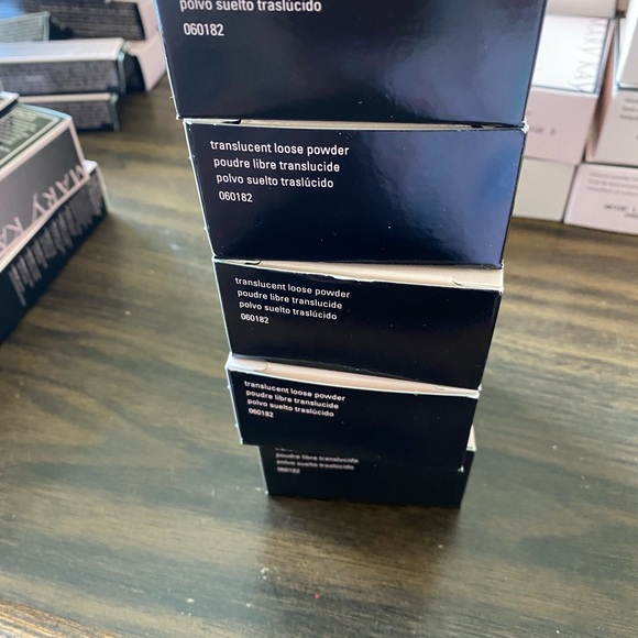 COPY - ♥️New♥️Mary Kay Translucent Powder (PRICE IS FOR ONE ONLY) - Picture 4 of 4